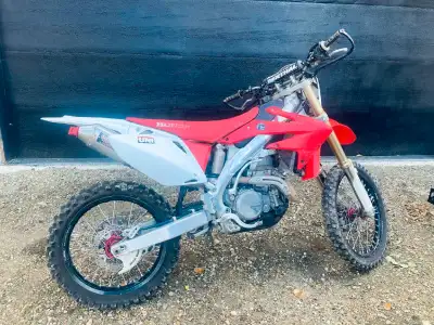 2011 Honda CRF 450X Dirt bike Motorcycle Great shape Starts and runs great No rips in seat $4700 OBO