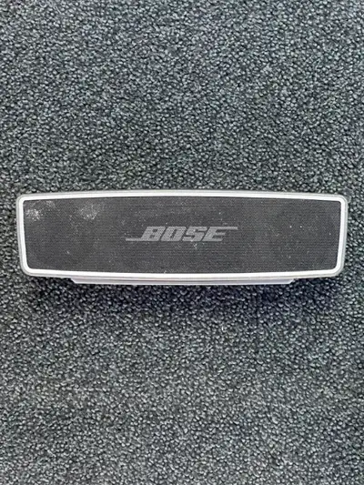 Selling a Bose Soundlink Mini 1. Comes with charging dock and cord. Speaker is in great condition an...