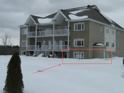 980 sq ft condo. Close to the Plateau shopping centre and the Agora area (library, restaurants, scoo...