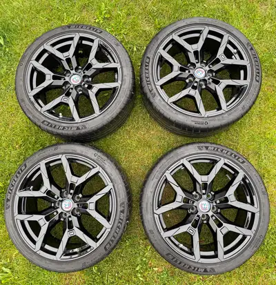 Bmw 330i oem rims and tires Off a 2025 bmw 330i Staggered setup