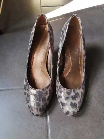 Soulier a talon, View more