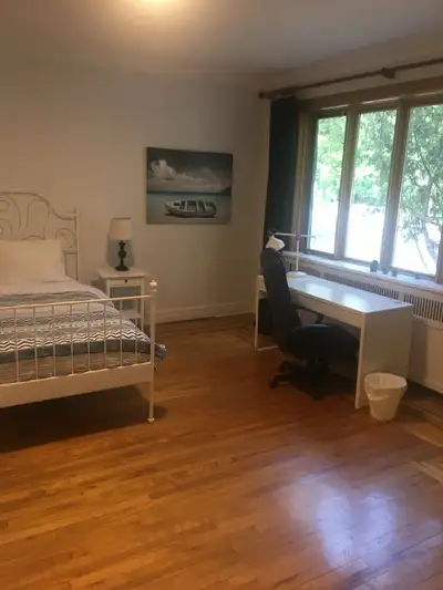 Udem for rent a louer women’s dormitory pour femmes seulement
