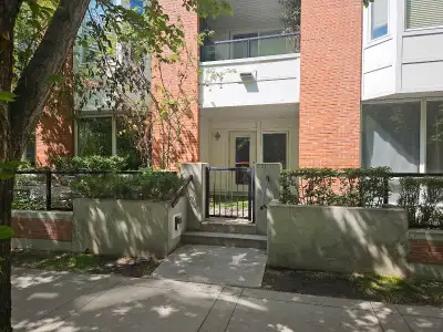 1 bdrm + large den in trendy bridgeland!  Over 880 sq ft!