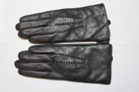 BRAND NEW NEVER WORN. Women’s Leather gloves, Danier Brand, M
