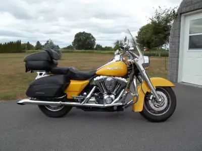 Original owner, well maintained, upgraded cam chain tensioner and hi flow oil pump, upgraded progres...
