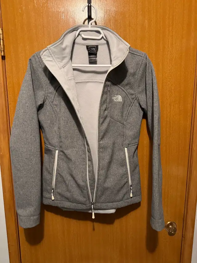 North Face Jacket in Women's - Tops & Outerwear in Calgary - Image 4