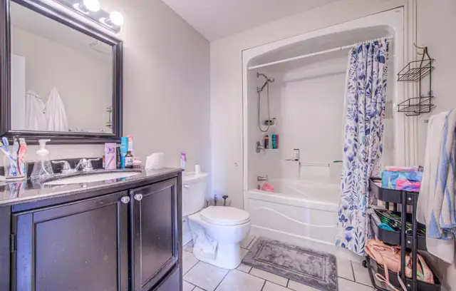 172 Regina St. N. Apt. #5 Room#2 - SUBLET $875 includes parking in Room Rentals & Roommates in Kitchener / Waterloo - Image 3