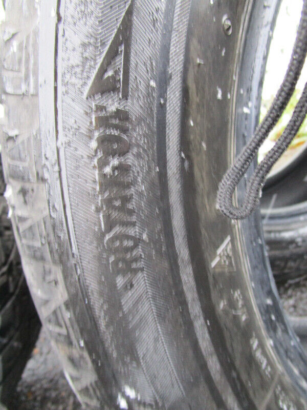 4 pneus  pour été 225 65 17 BLIZZAK de brigestone pour 125 $ dans Pneus et jantes  à Lanaudière - Image 3