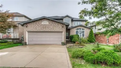 IMMEDIATE OCCUPANCY - Detached House for Rent - 2200+ sq.ft, 3Bedroom, 3Bath near Fairview Mall / LR...