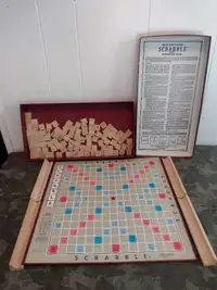 Vintage Scrabble 1976 complete