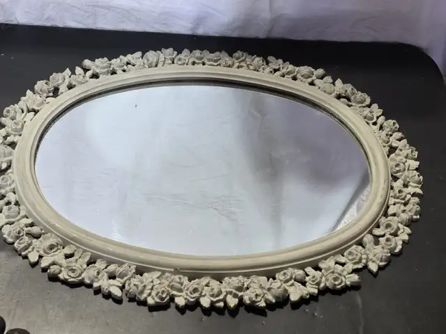 Vintage Oval Wood Mirror - Carved Rose Floral Frame in Home Décor & Accents in Ottawa - Image 4