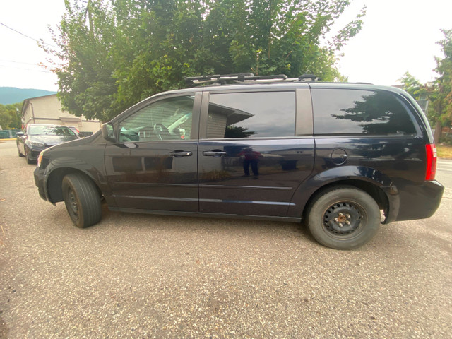 2010 dodge grand caravan in Cars & Trucks in Kelowna - Image 4