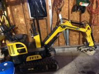 BRAND NEW 2023 MINI EXCAVATOR WITH THUMB FOR SALE $12,000