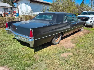 472 automatic. Low mileage. Runs/drives. New brakes/calipers. All chome/skirts/hubcaps in trunk. No...