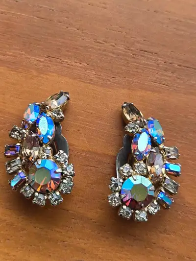 Knockout Sherman signed sparkly vintage clip on earrings. The photos don't do them justice, an intri...