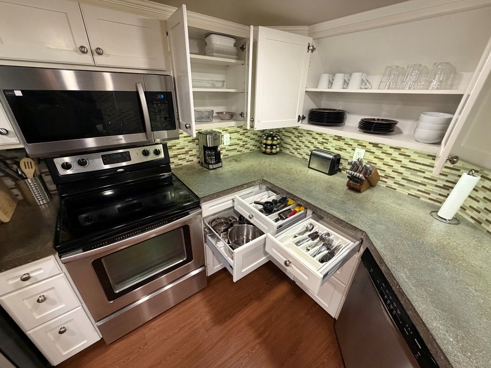 3 Bedroom Suite -  FURNISHED, UTILITIES INCL. Internet Incl. 3