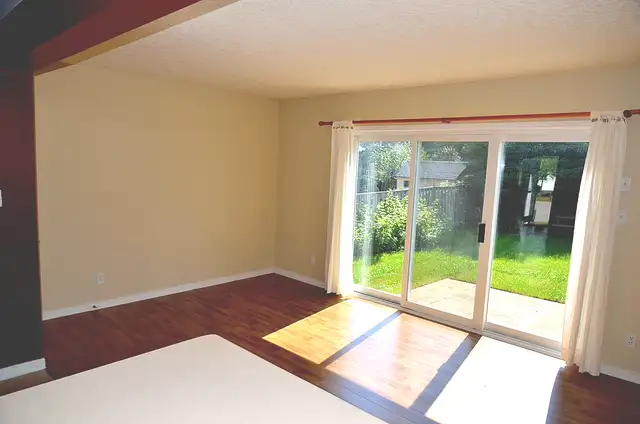 From 2026-05-01,Waterloo-Laurelwood-3 bedrooms-EndUnit-Townhome in Long Term Rentals in Kitchener / Waterloo - Image 3