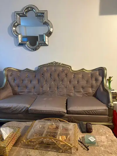 Couches / furnishes, View more