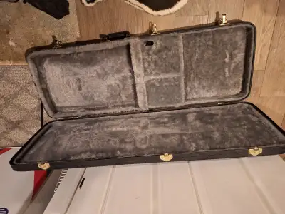 Yorkville Hardshell case for Fender style guitars, View more