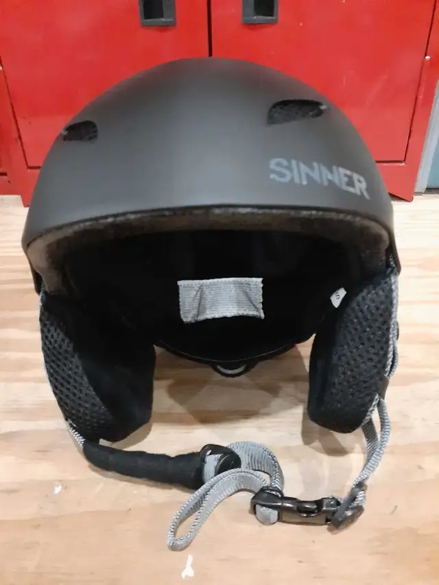 Ski Helmet (Youth) in Ski in Thunder Bay - Image 2