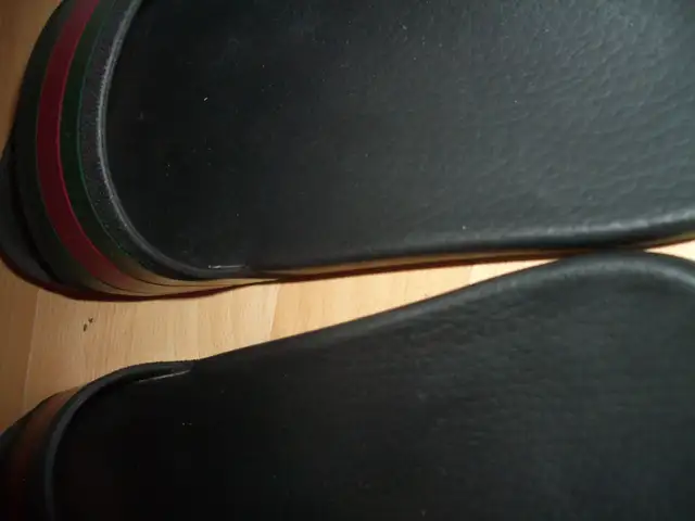 GG Gucci Pursuit 72 Slide Sandals #308234 size 10 US / 43-44 EU in Men's Shoes in City of Montréal - Image 4