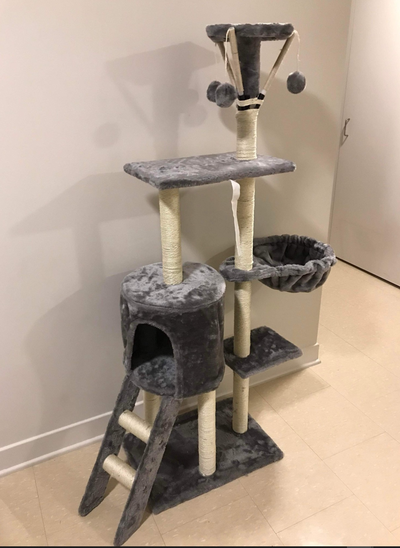 Neuf Arbre à chat / New cat tree 4.6 pieds en hauteur, View more