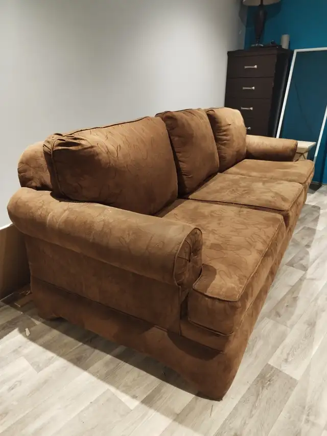 Divan 3 places in Couches & Futons in Trois-Rivières - Image 3