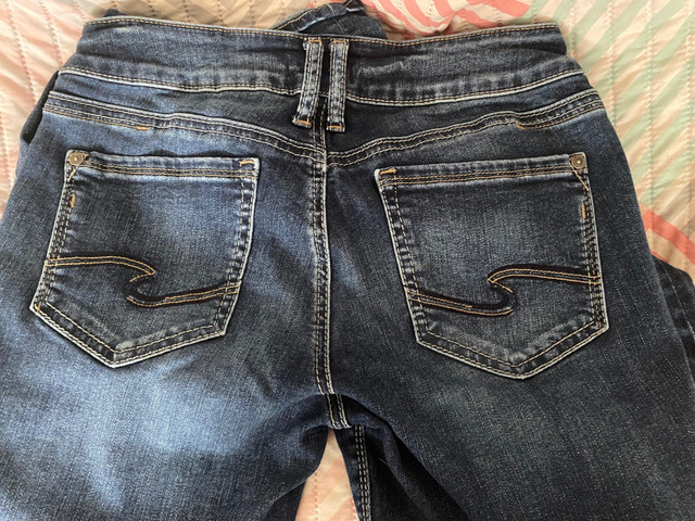 Silver Suki Slim Jeans size 30 in Women's - Bottoms in Saint John - Image 4