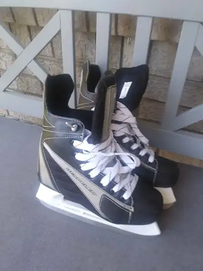 Hockey skates (skate size 7 / shoe size 8), View more