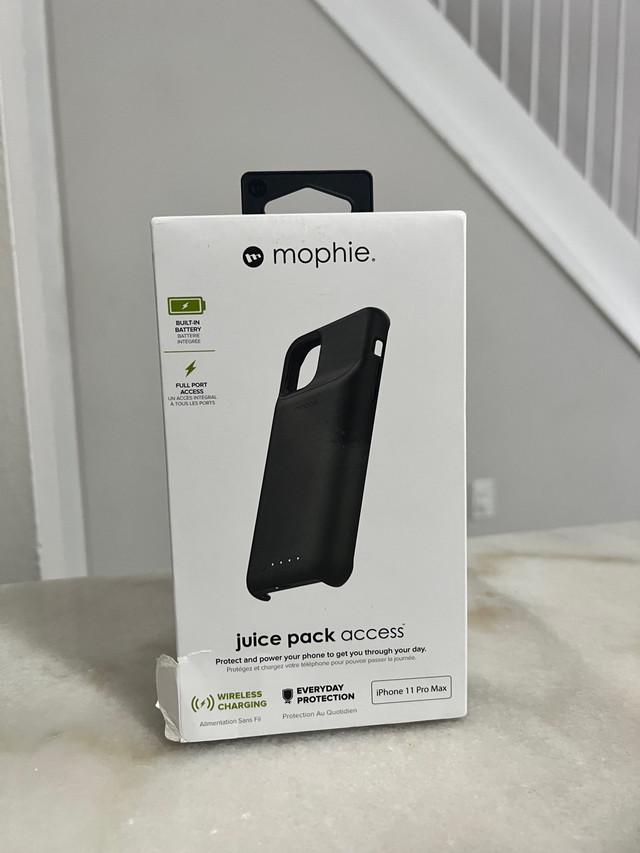 Mophie Juice Pack Access Charging Case for iPhone 11 Pro  Max in Cell Phone Accessories in London - Image 2