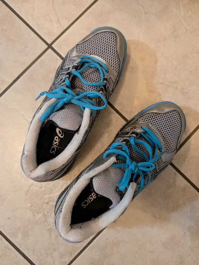 Asics Gel Rocket Shoes (women size 9) in Men's Shoes in City of Toronto - Image 4