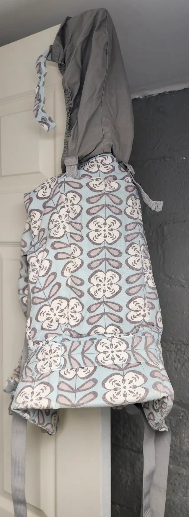 Baby holster in Strollers, Carriers & Car Seats in Hamilton - Image 2