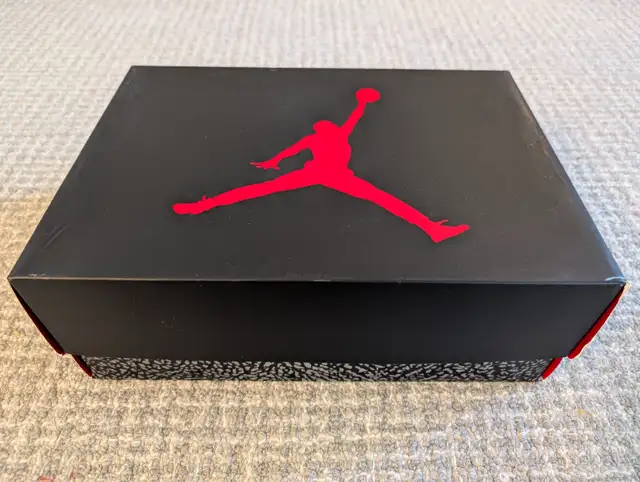 Jordan 3 Black Cement (2018) Size 9 US Mens in Men's Shoes in City of Toronto - Image 11