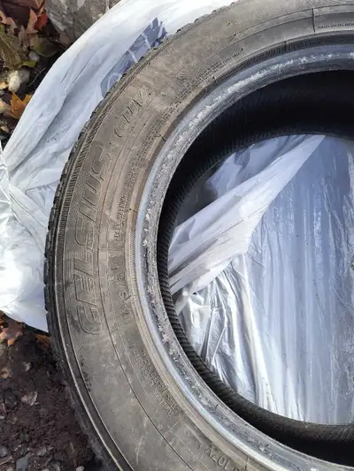 Toyo celsius winter tires. 235 60 18 dot 2019 4mm tread