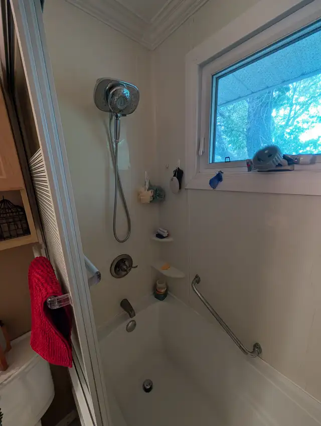 Expert Bathroom Renovations & Walk-In Showers | Regina | FREE QU in Renovations, General Contracting & Handyman in Regina - Image 3