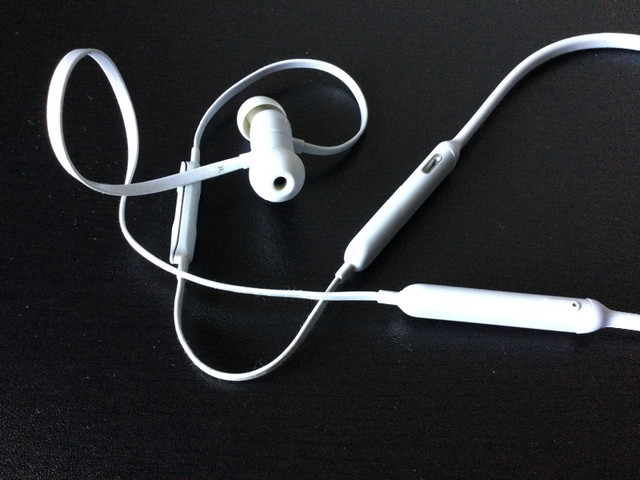 BEATS Flex In-Ear Bluetooth Headphones by Dr. Dre earphones earp in Headphones in Saskatoon - Image 4