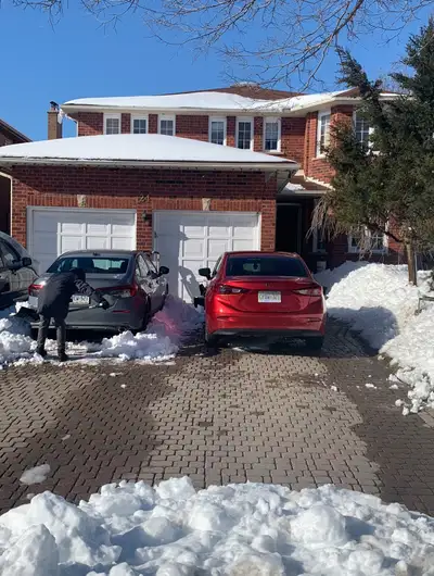 Single bedroom available for single adult. Located at Bayview / HWY 7, Richmondhill $800 Basement No...