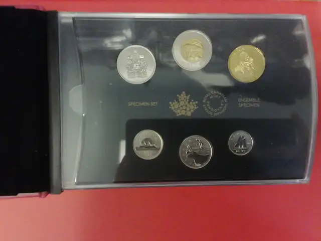 Royal Canadian Mint Coin Set 2018 Specimen Set Burrowing Owl in Arts & Collectibles in Mississauga / Peel Region - Image 4