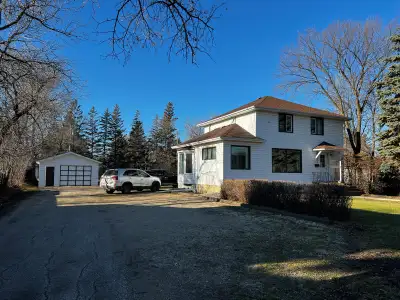 For SALE or RENT Prime Main Street commercial opportunity offering excellent exposure and future pot...