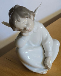 Lladro Angel Dreaming Figurine