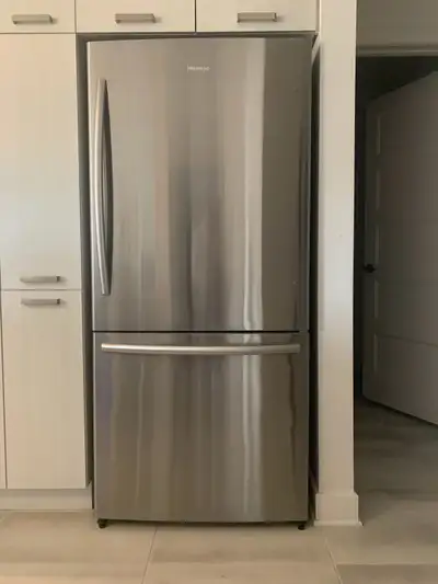 Réfrigérateur et cuisinière neufs à vendre pour 800 $, ensemble ou séparément. Contactez-moi pour pl...