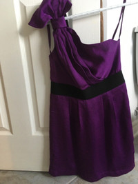 ** Robe BCBG grandeur 2 comme neuve**