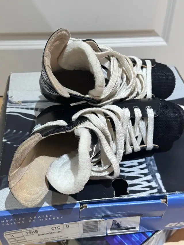 Boys Bauer Skates Size 3 in Skates & Blades in Markham / York Region - Image 4