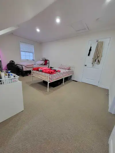 For female students Or working ladies ** Shared furnished room on upper level/ upstairs rooms for $5...