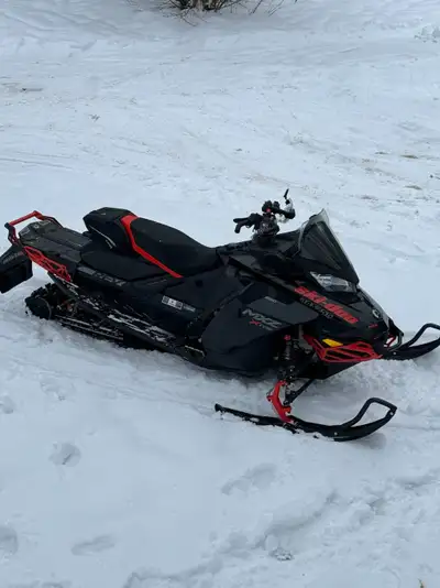 MOVING SALE 2020 Skidoo 850 XRS e-tec. -Upgraded dash/glovebox with Heated phone compartment USB cha...