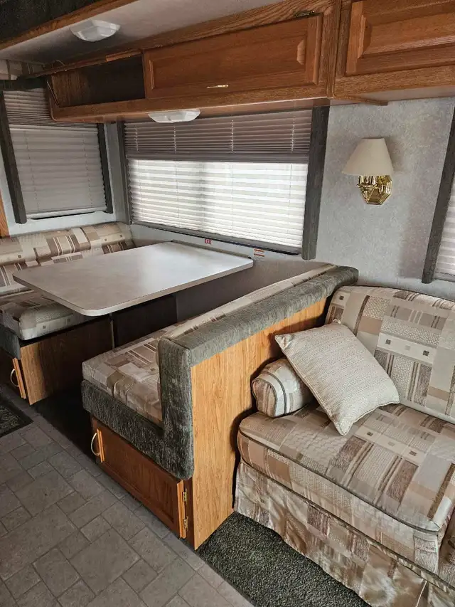 2003 Fleetwood Bounder 35R in Other in Strathcona County - Image 6