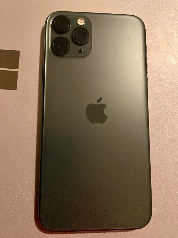 I phone 11 pro 64gb for sale w case in Cell Phones in Leamington - Image 2
