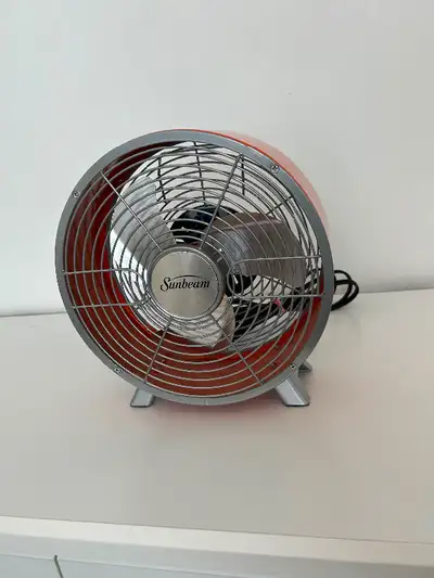 Orange vintage Sunbeam desk fan. In excellent condition. 45$