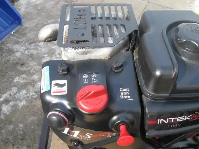 moteur briggs & stratton 13.0 H.P. cylindre en acier full bushin in Snowblowers in Laval / North Shore - Image 5