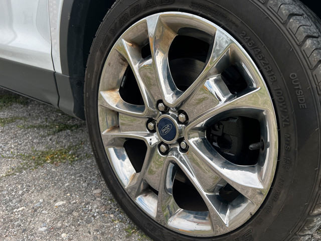 ford escape  in Cars & Trucks in Hamilton - Image 3